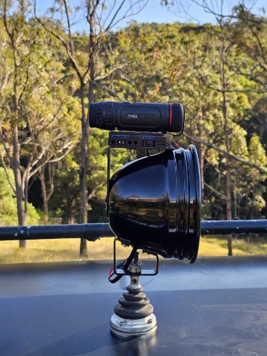 Picture of SPOTLIGHT ROOF MOUNT 7"/175mm, 12V-100W QUARTZ HALOGEN GLOBE, BRACKET & THERMAL MOUNT